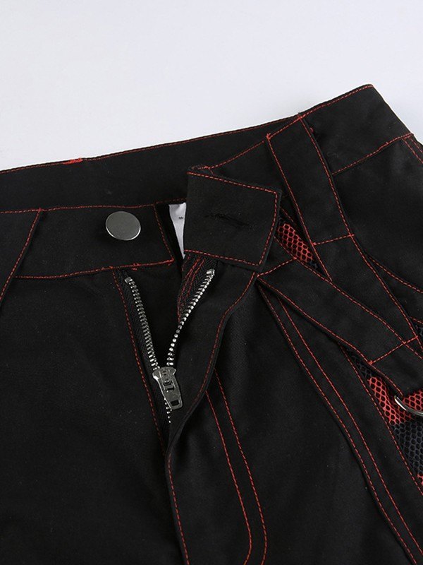 Pantalones cargo negros con tiras de ojales y diseño punk