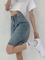 Shorts vaqueros con dobladillo sin rematar hasta la rodilla