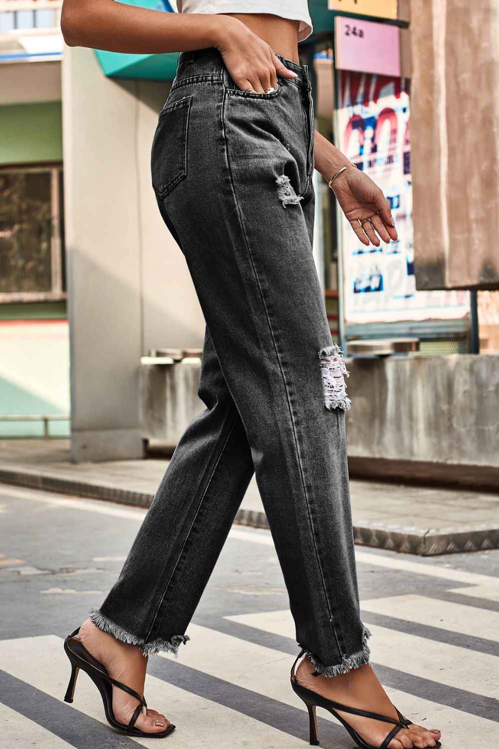 Distressed Jeans mit Knöpfen und lockerer Passform