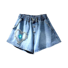 Jeansshorts mit Diamantherzverzierung