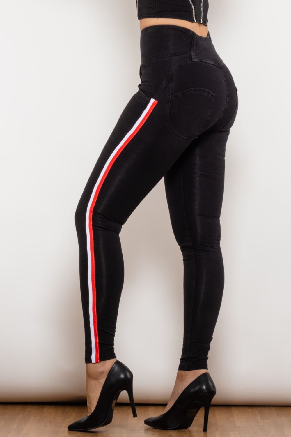 Skinny Jeans mit seitlichen Streifen und Knöpfen