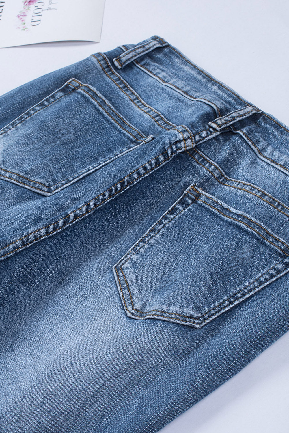 Baeful – Kurze Jeans im Used-Look mit ausgefranstem Saum