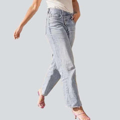 Asymmetrische Damenjeans mit Knöpfen