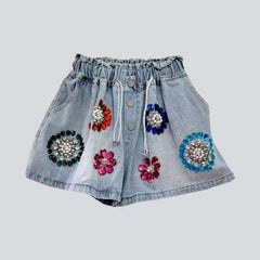 Shorts vaqueros holgados con adornos florales