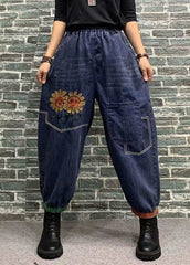 Hermosos pantalones vaqueros cortos con cintura elástica y parches bordados en azul