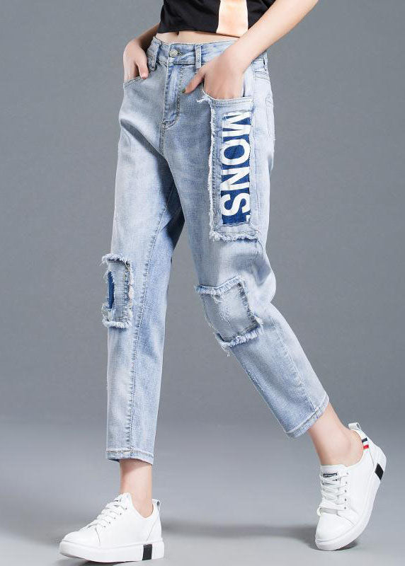 Schöne hellblaue Jeans aus Baumwolldenim mit hohem Bund und Buchstabenmuster