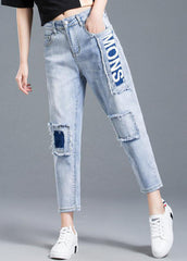 Schöne hellblaue Jeans aus Baumwolldenim mit hohem Bund und Buchstabenmuster