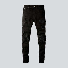 Schwarze Bikerjeans mit Lederpatch