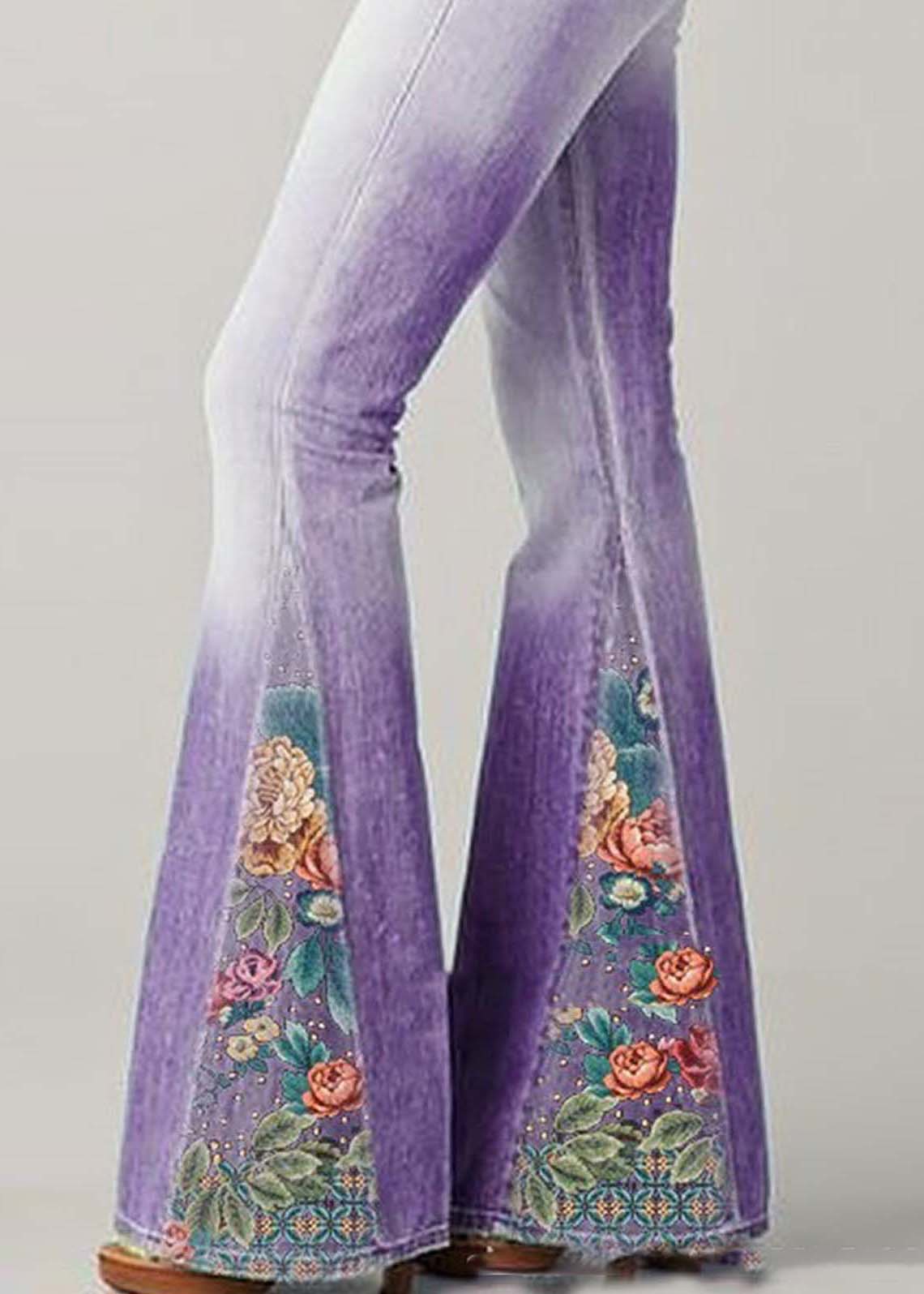 Pantalones acampanados de mezclilla con estampado de patchwork y cintura alta en color azul bohemio