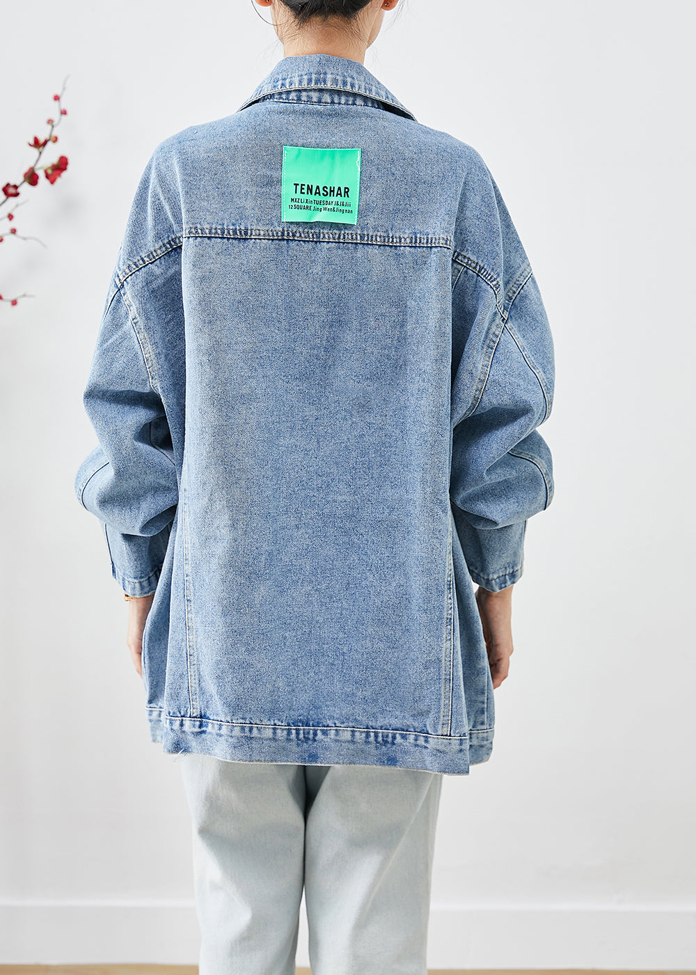 Chaqueta vaquera oversize con apliques en azul bohemio para otoño