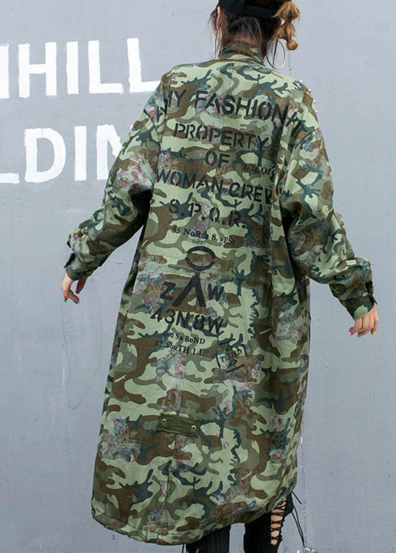 Gabardina informal de manga larga con bolsillos y estampado de remaches de camuflaje para otoño