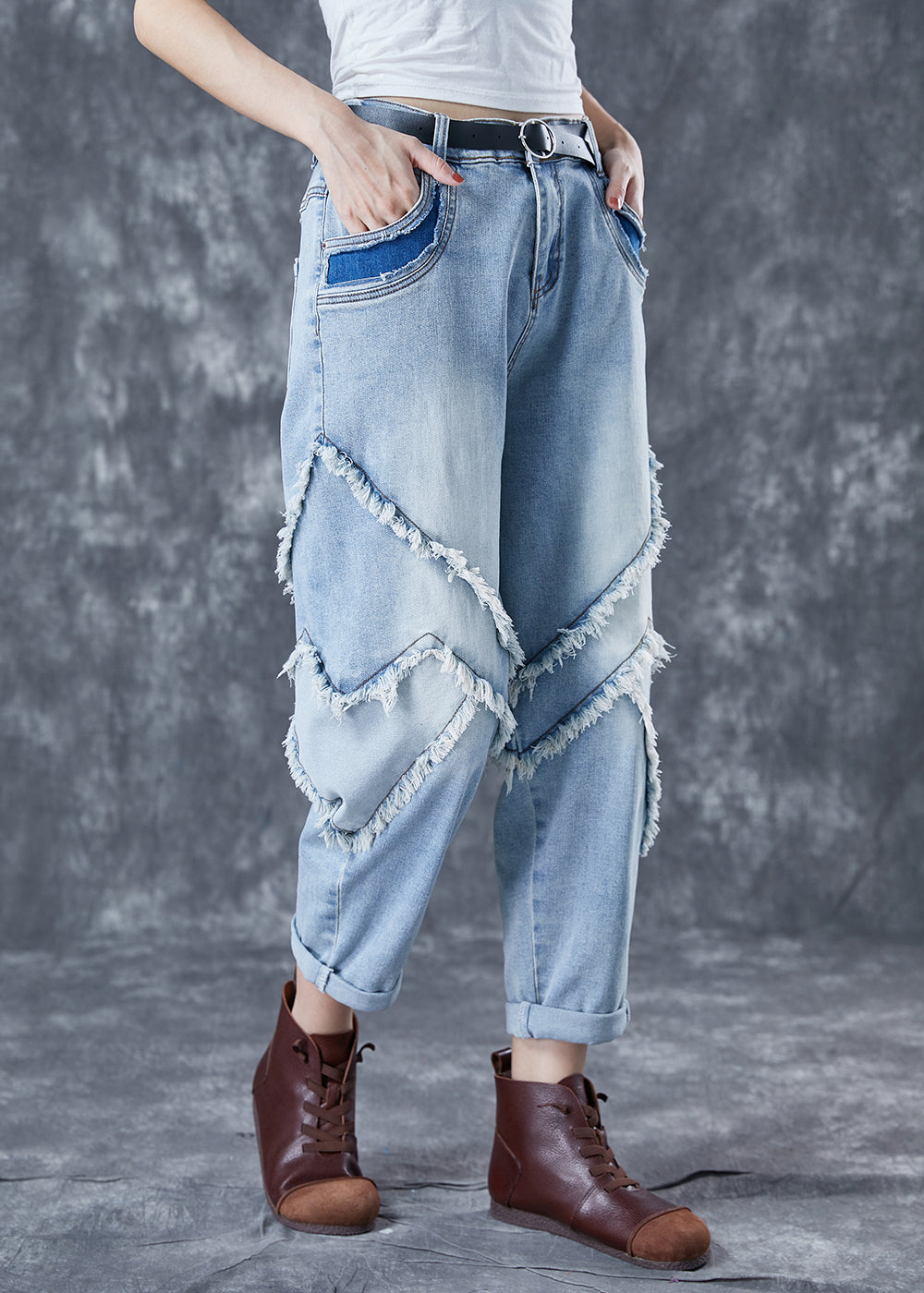 Lässige hellblaue Oversize-Jeanshose mit Patchwork-Quaste