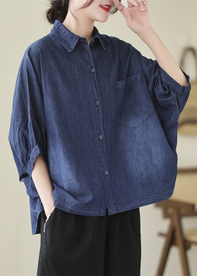 Lässige, marineblaue, übergroße Bluse aus gewaschenem Denim mit Fledermausärmeln