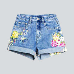 Color flower embroidery denim shorts