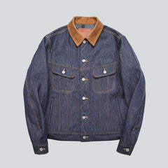 Denim jacket with a brown collar