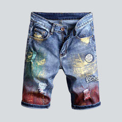 Pantalones cortos de mezclilla bordados con pintura de grafiti