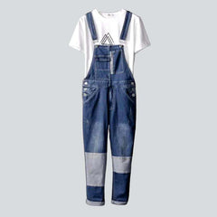 Grauer Denim-Jumpsuit mit Rechteck-Print