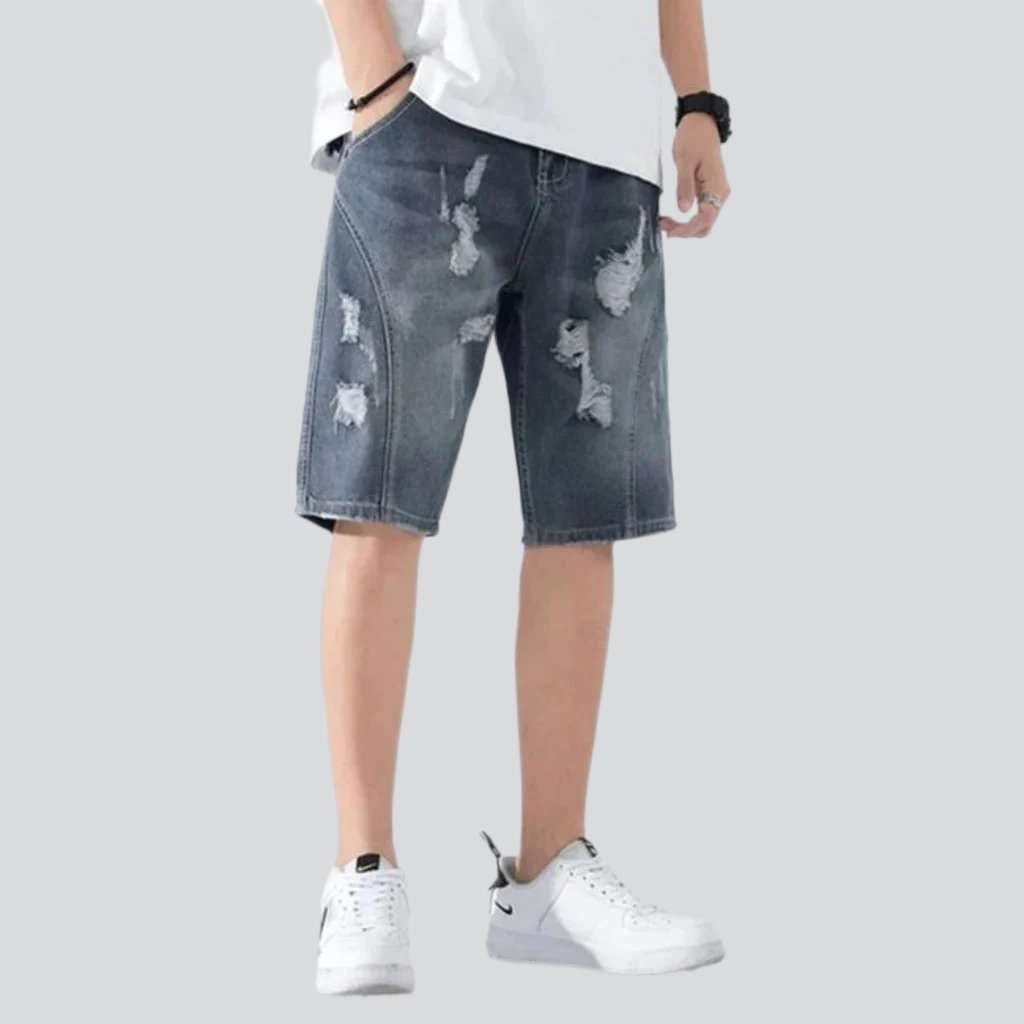 Loose men ripped denim shorts