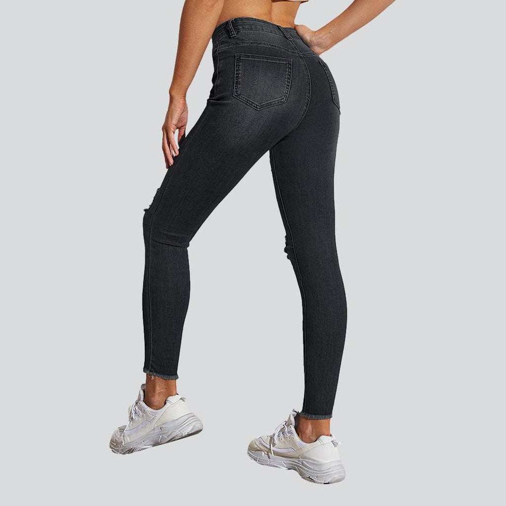 Butt-lifting distressed women jeans