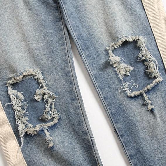 Jeans mit Rippen an den Knien und Bändern