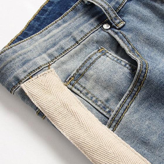 Jeans mit Rippen an den Knien und Bändern