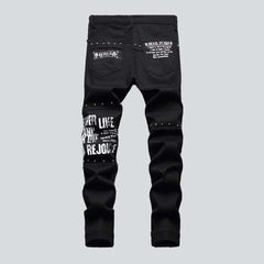 Schwarze Jeans mit karierten Patches