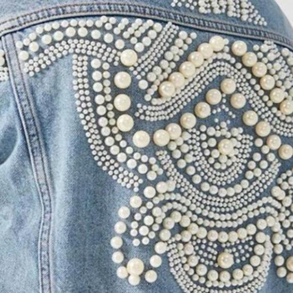 Perlenverzierte Boho-Jeansjacke