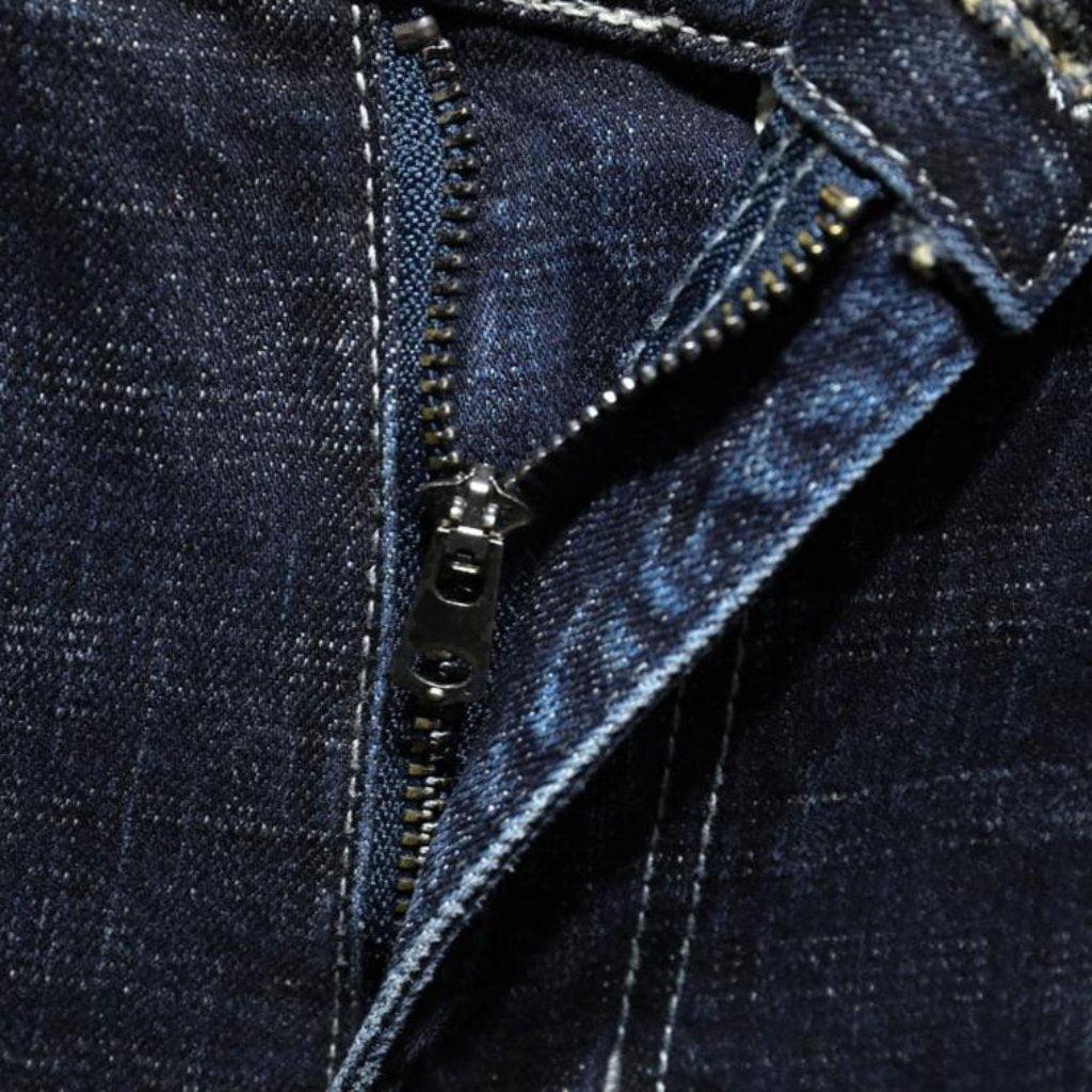 Bemalte Knieflicken-Jeans für Herren