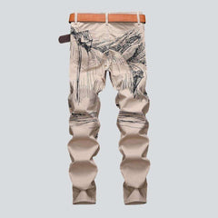 Schwarz lackierte Sand-Herrenjeans