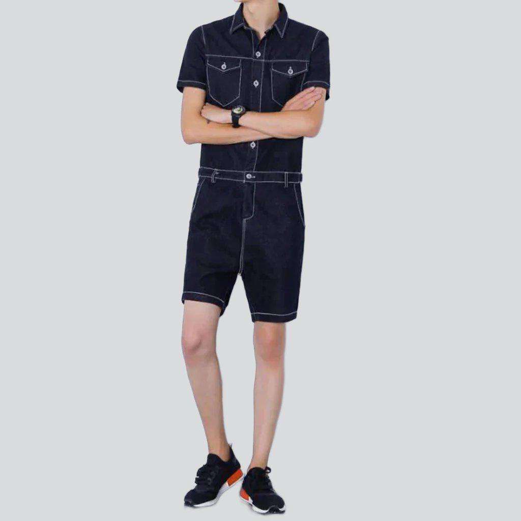 Latzshorts aus dunklem Denim