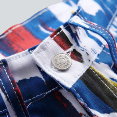 Pantalones vaqueros con estampado de color para hombre