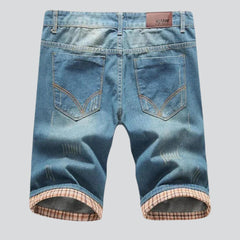 Leicht zerrissene Herren Jeansshorts