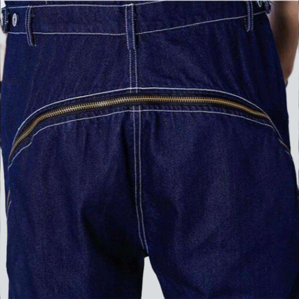 Latzshorts aus dunklem Denim