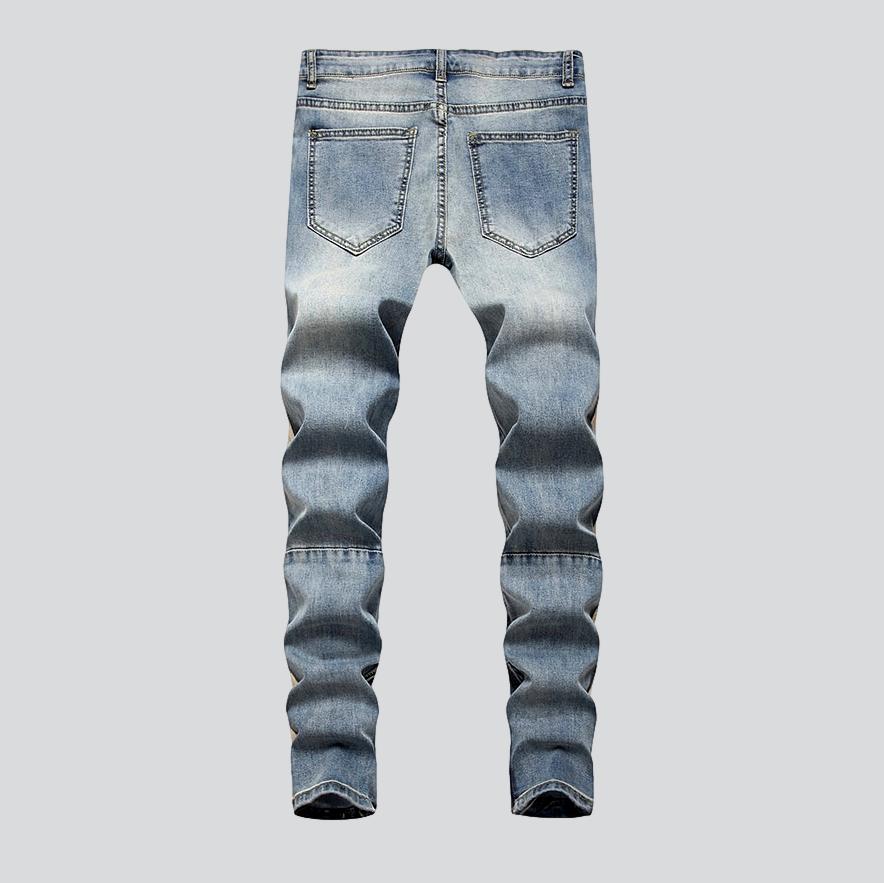 Jeans mit Rippen an den Knien und Bändern