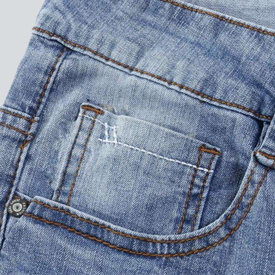 Hell gewaschene dünne Herrenjeans