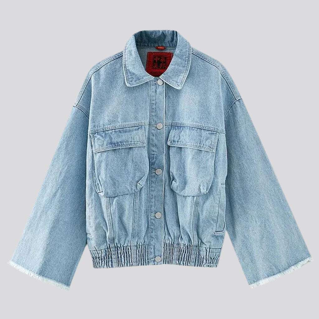 Jeansjacke mit chinesischer Drachenstickerei