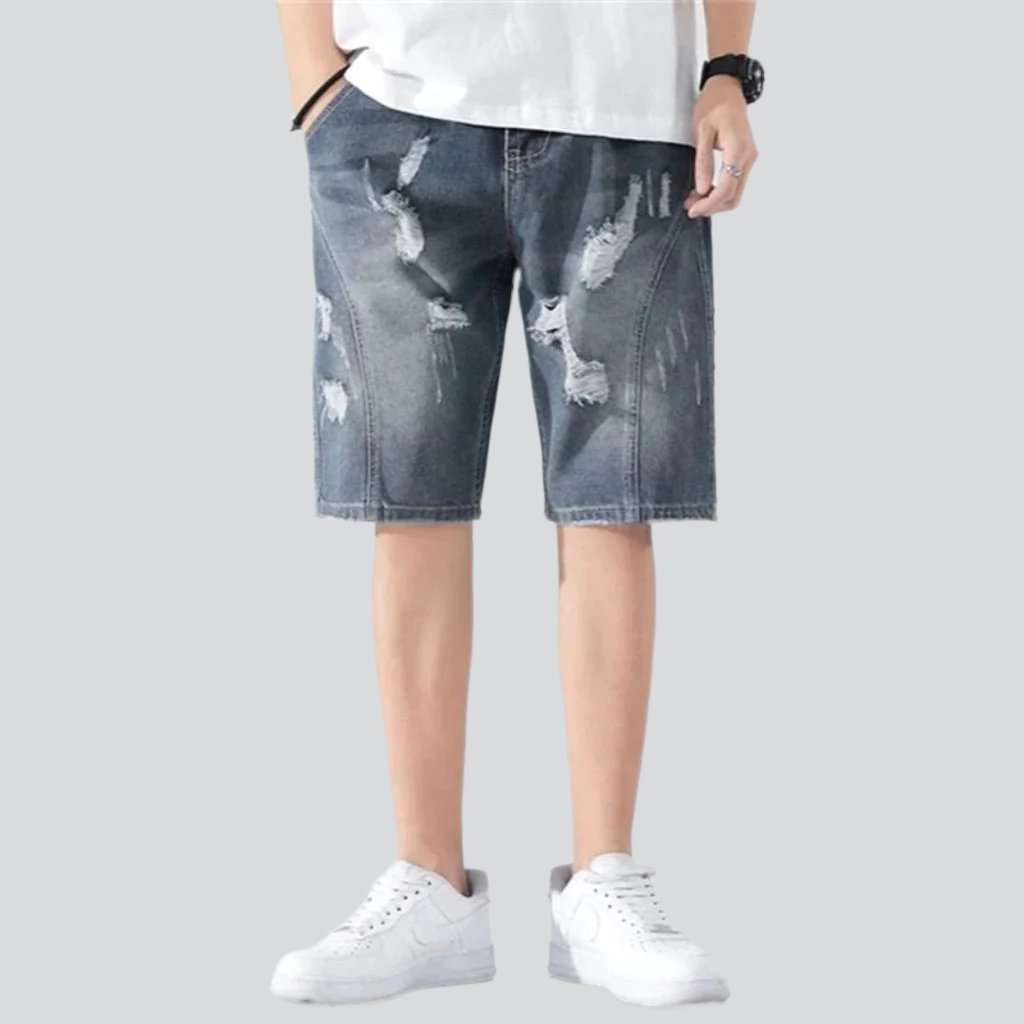 Loose men ripped denim shorts