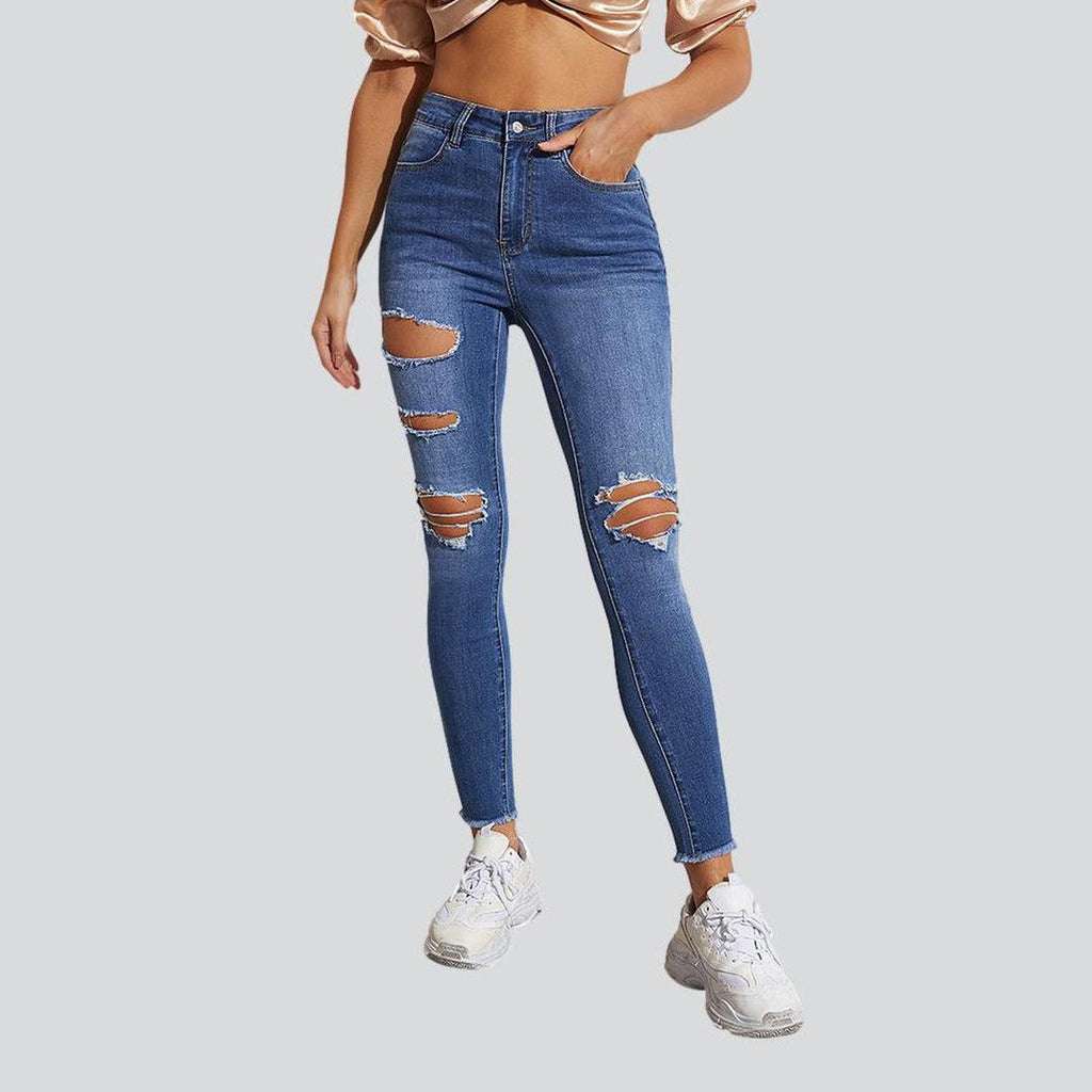 Butt-lifting distressed women jeans