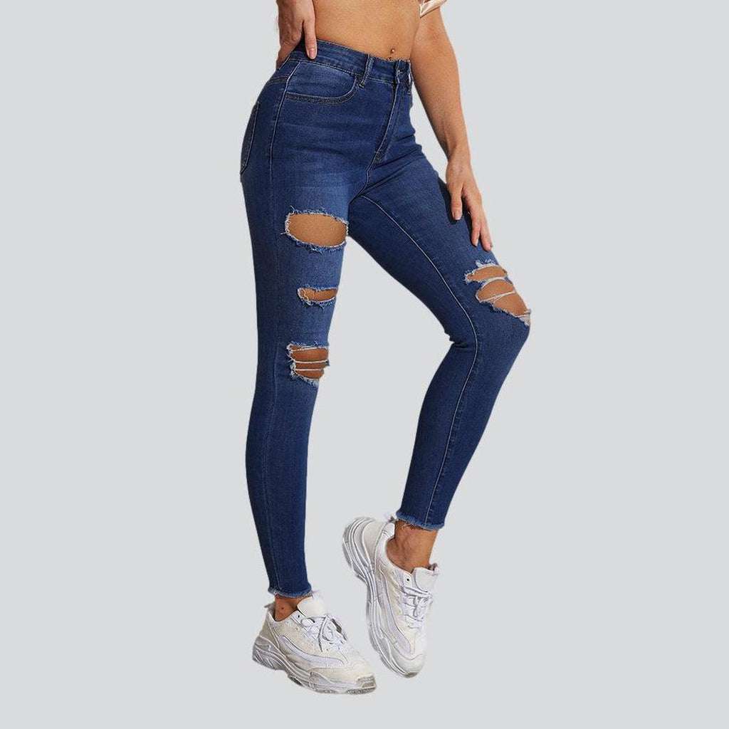 Butt-lifting distressed women jeans