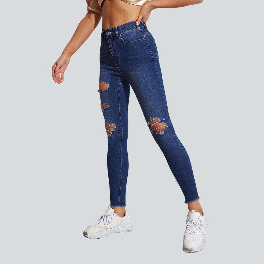 Butt-lifting distressed women jeans