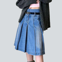 Knee-length pleated denim skirt