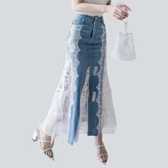 Long skirt decorated with lace