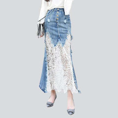 Long skirt embroidered with lace