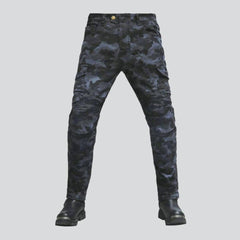 Vaqueros biker de hombre en gris militar