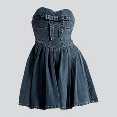 Vestido vaquero mini acampanado sin tirantes