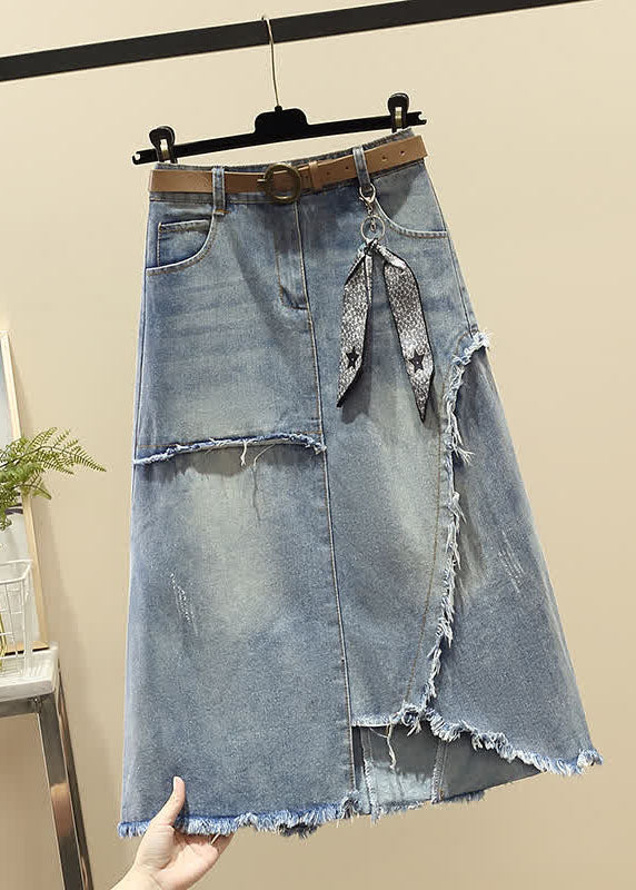 Moderner hellblauer Jeansrock aus Baumwolle mit hoher Taille, asymmetrischen Schärpen und Anhängertaschen