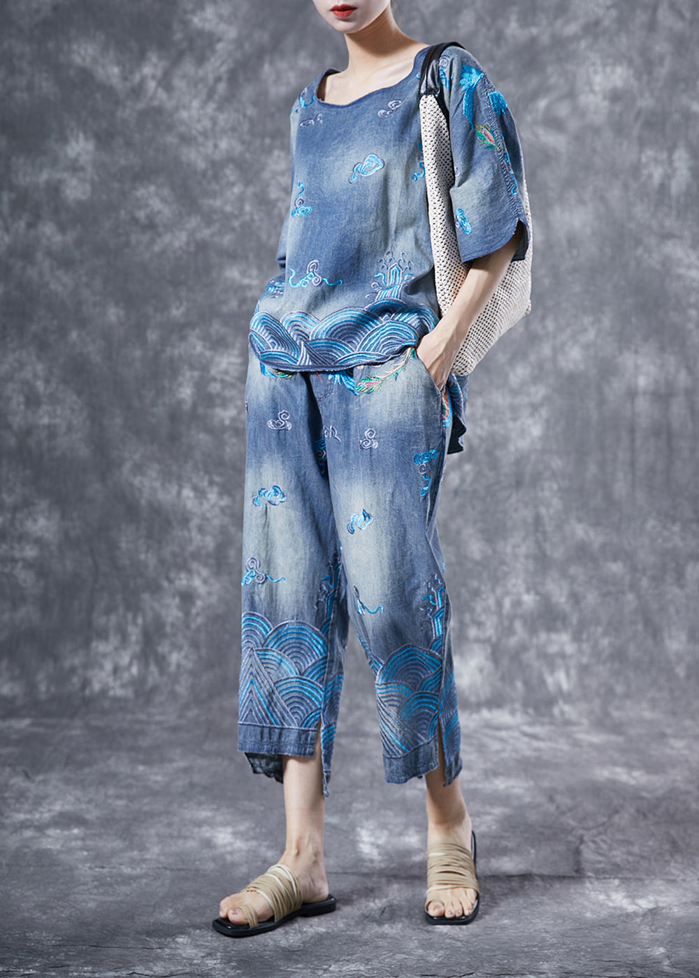 Modern Light Blue O-Neck Embroideried Denim Two Piece Suit Set