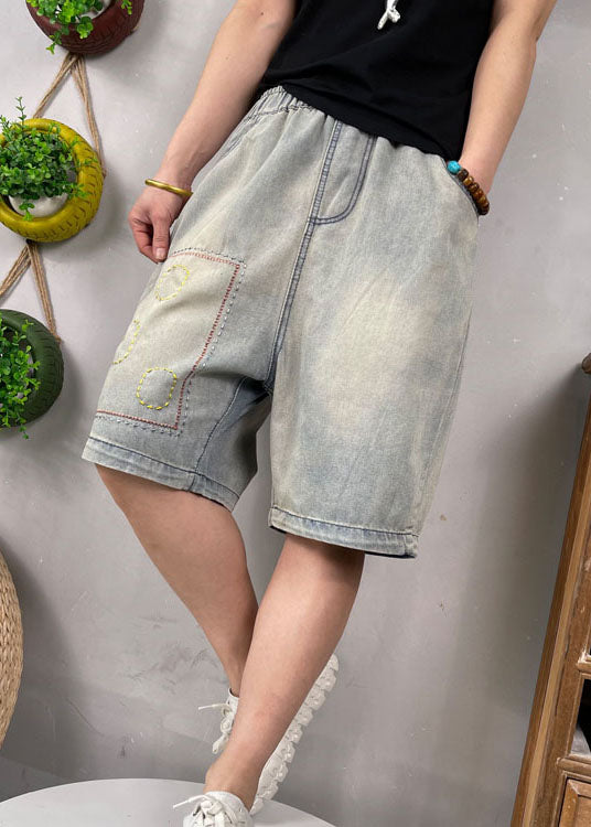 Naturblaue bestickte Jeansshorts