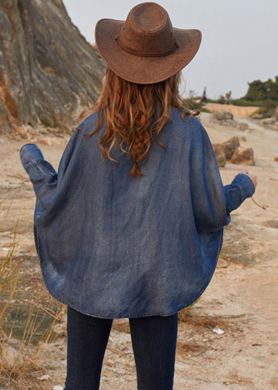 Top de algodón bordado con cuello Peter Pan y manga larga en denim azul con diseño asimétrico novedoso