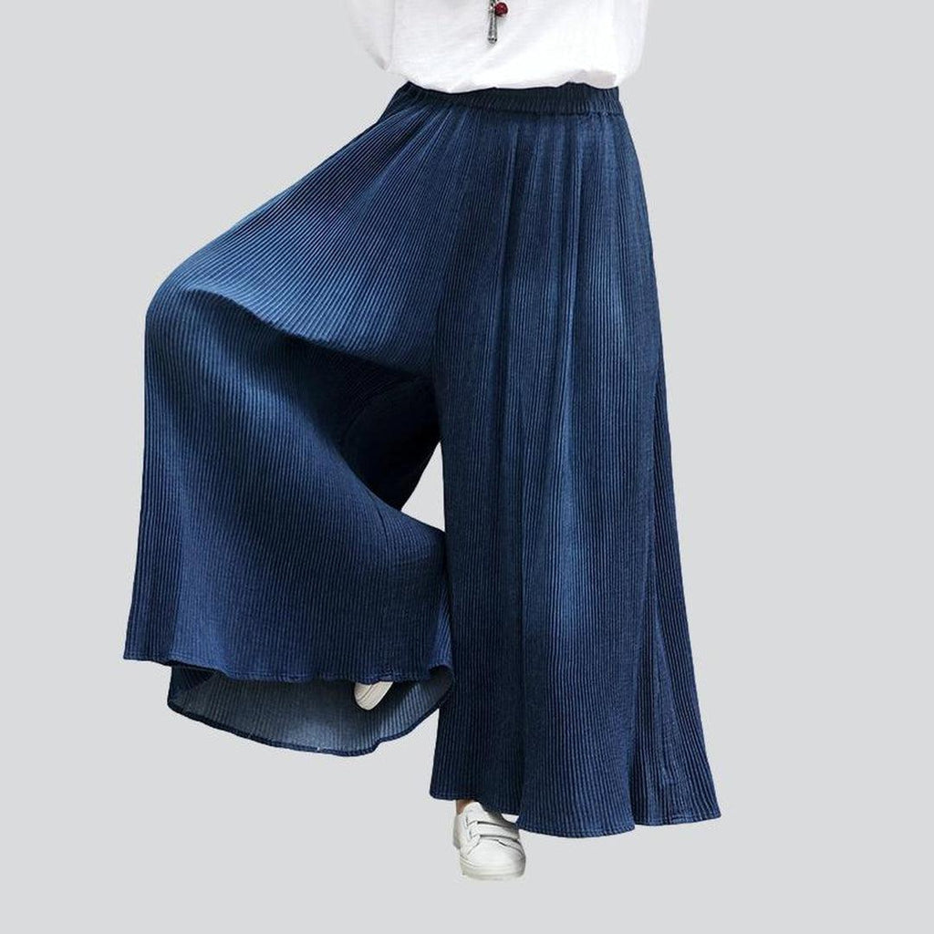 Marineblaue Culottes-Jeans mit Bundfalten